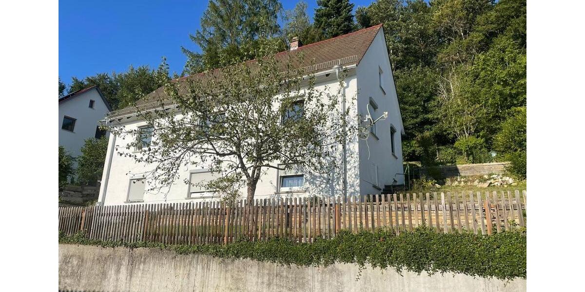 Etagenwohnung Münsingen - 3 Zimmer, 95 m&sup2;, 1.200&euro; | Angebot:26025537