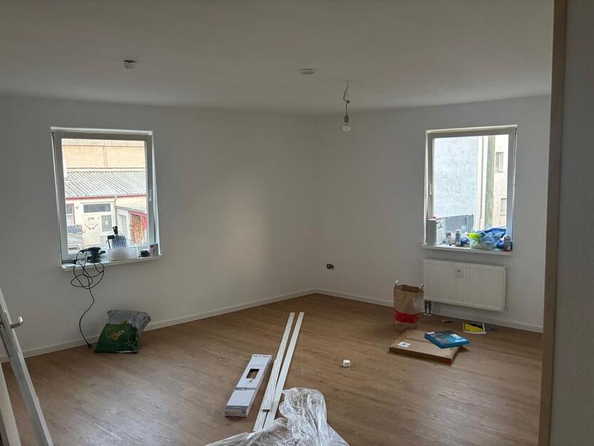 Erstbezug frisch renoviert 1 ZKB Küche Stellplatz Keller