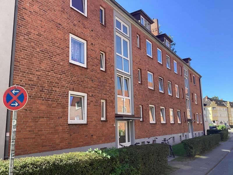 Renovierte 3 Zimmer- Dachgeschoss- Wohnung, sofort anmietbar!