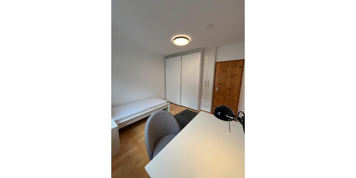 Wohnen auf Zeit Elmshorn - 4 Zimmer, 1 m&sup2;, 350&euro; | Angebot:24841043