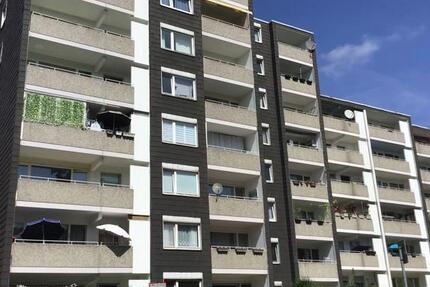 Preiswerte, weitläufige 3-Zimmer-Wohnung mit Balkon (WBS erforderlich) zimmer
