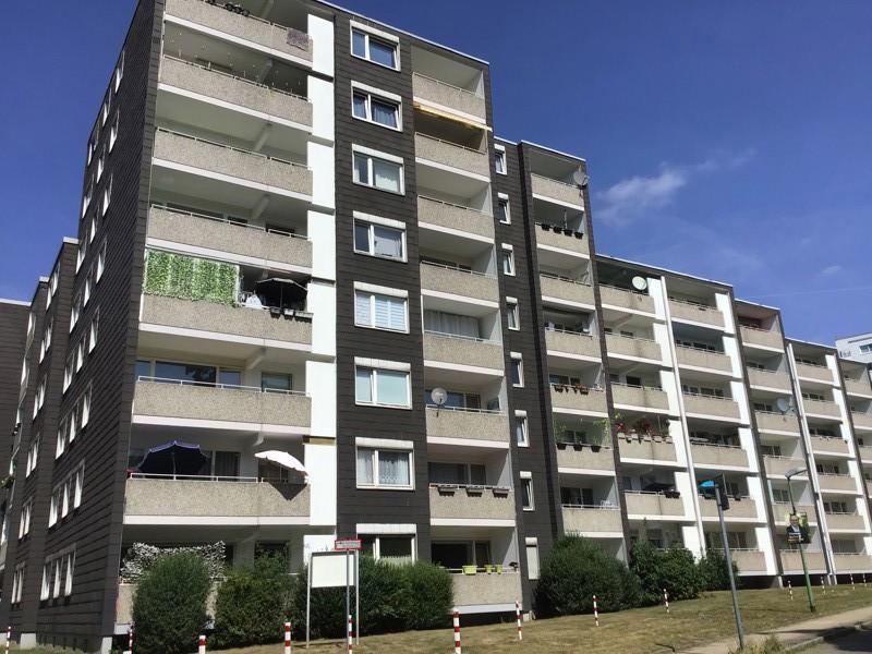 Preiswerte, weitläufige 3-Zimmer-Wohnung mit Balkon (WBS erforderlich) zimmer