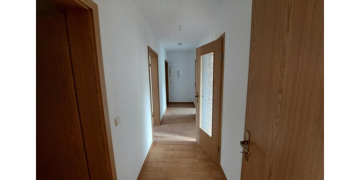 Dachgeschoßwohnung Döbeln - 2.5 Zimmer, 59 m&sup2;, 330&euro; | Angebot:25540933