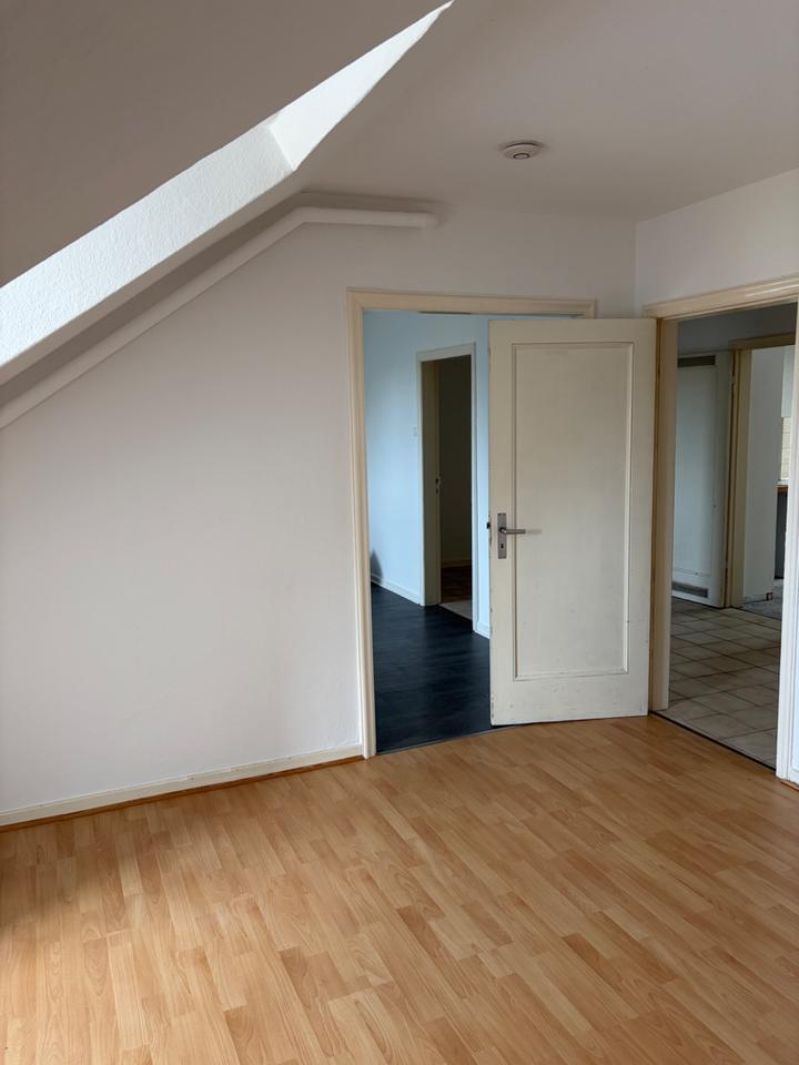 3 Zimmer Wohnung DG 57qm WG geeignet zimmer