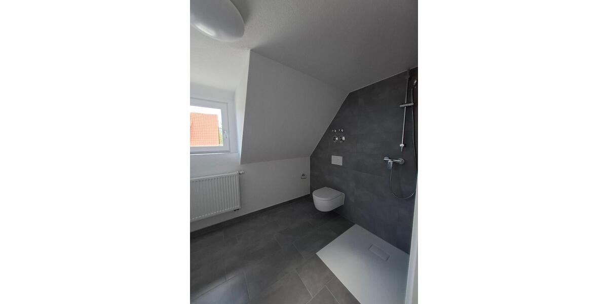 Dachgeschoßwohnung Geisenhausen - 4 Zimmer, 91 m&sup2;, 990&euro; | Angebot:26636176