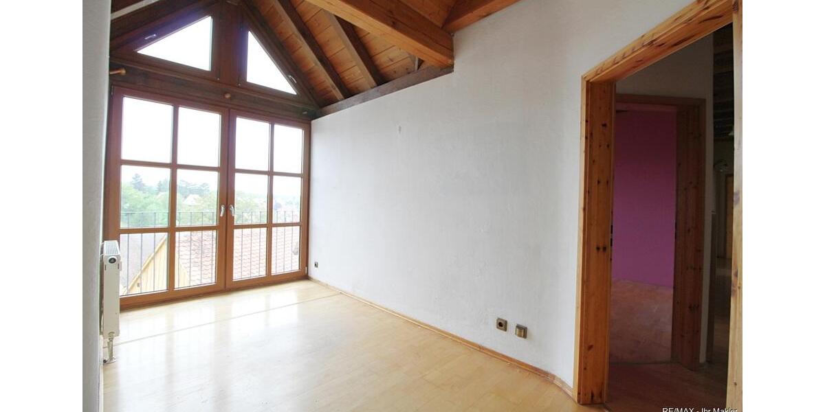 Etagenwohnung Roßtal - 4.5 Zimmer, 157 m&sup2;, 1.300&euro; | Angebot:26316253