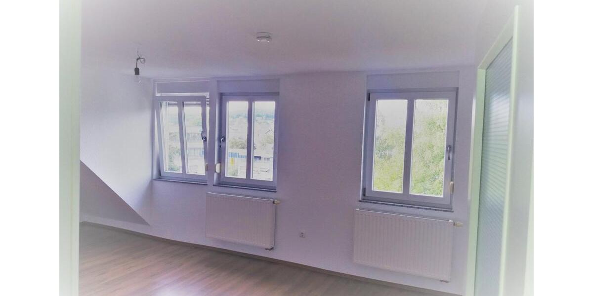 Dachgeschoßwohnung Siegen Eiserfeld - 3 Zimmer, 88 m&sup2;, 940&euro; | Angebot:24979754