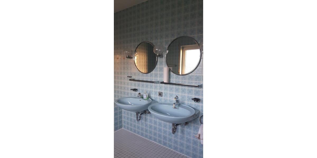 Einfamilienhaus Wirges - 9 Zimmer, 225 m&sup2;, 1.950&euro; | Angebot:24739341