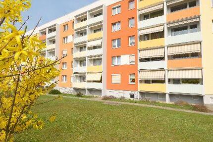 Wohnung in zentraler Lage, Warmwasser über elektr.Durchlauferhitzer zimmer