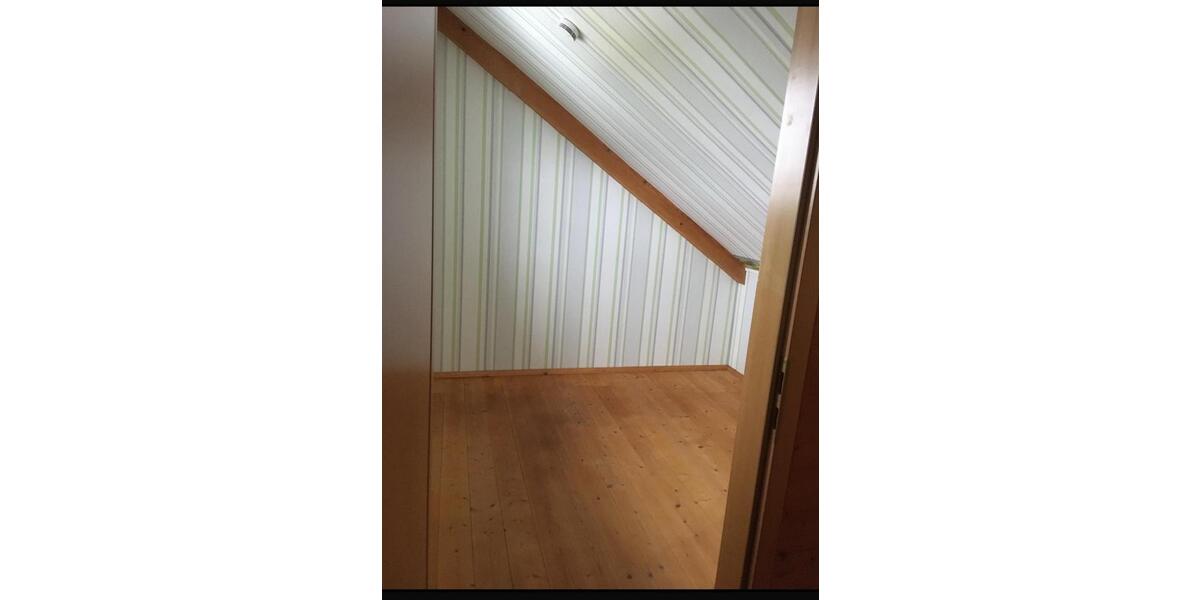 Dachgeschoßwohnung Pfalzgrafenweiler - 4 Zimmer, 105 m&sup2;, 900&euro; | Angebot:26626399