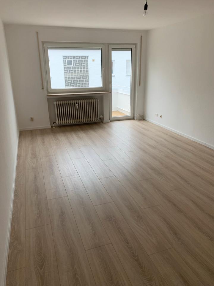 Vollständig renovierte 3 Zimmer Wohnung, mit Balkon und EBK zimmer