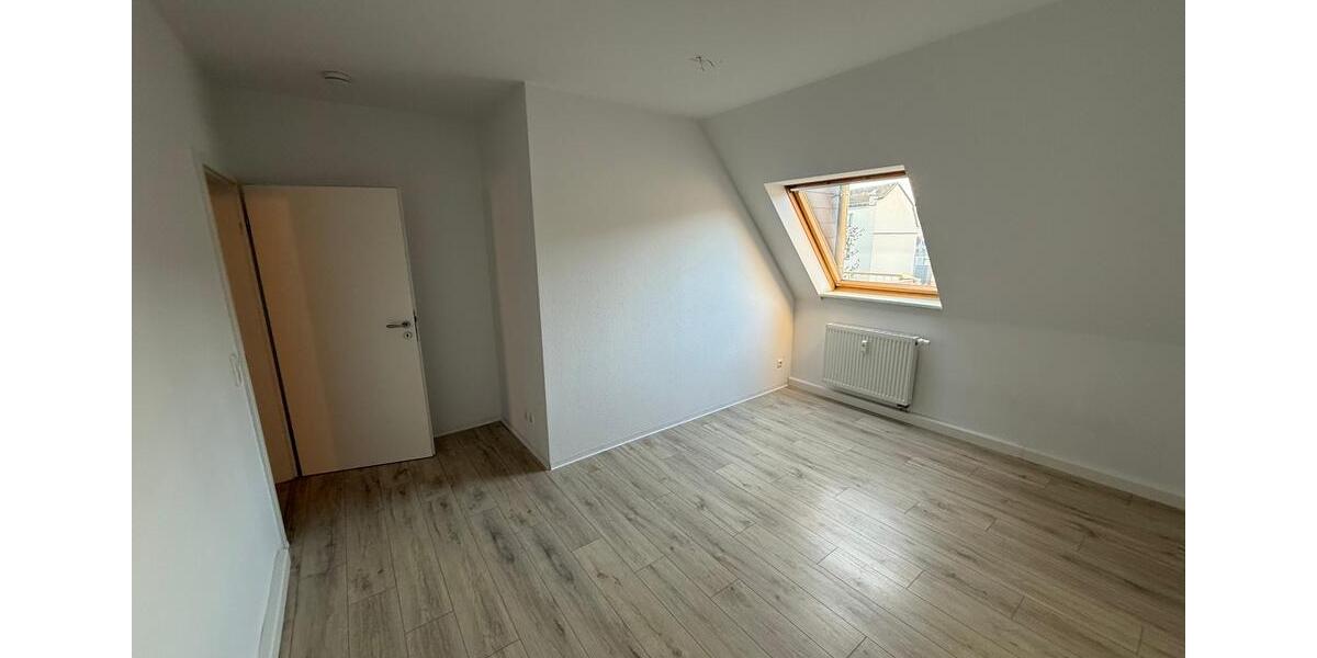 Wunderschöne 4-Raum-DG-Wohnung mit Balkon in Greiz direkt im Stadtzentrum 4 zimmer