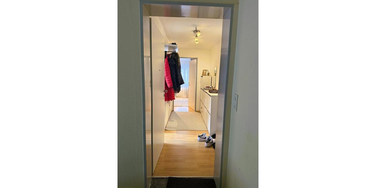 Helle 3 Zi. DG Wohnung mit Dachterrasse in ruhiger Lage 3 zimmer