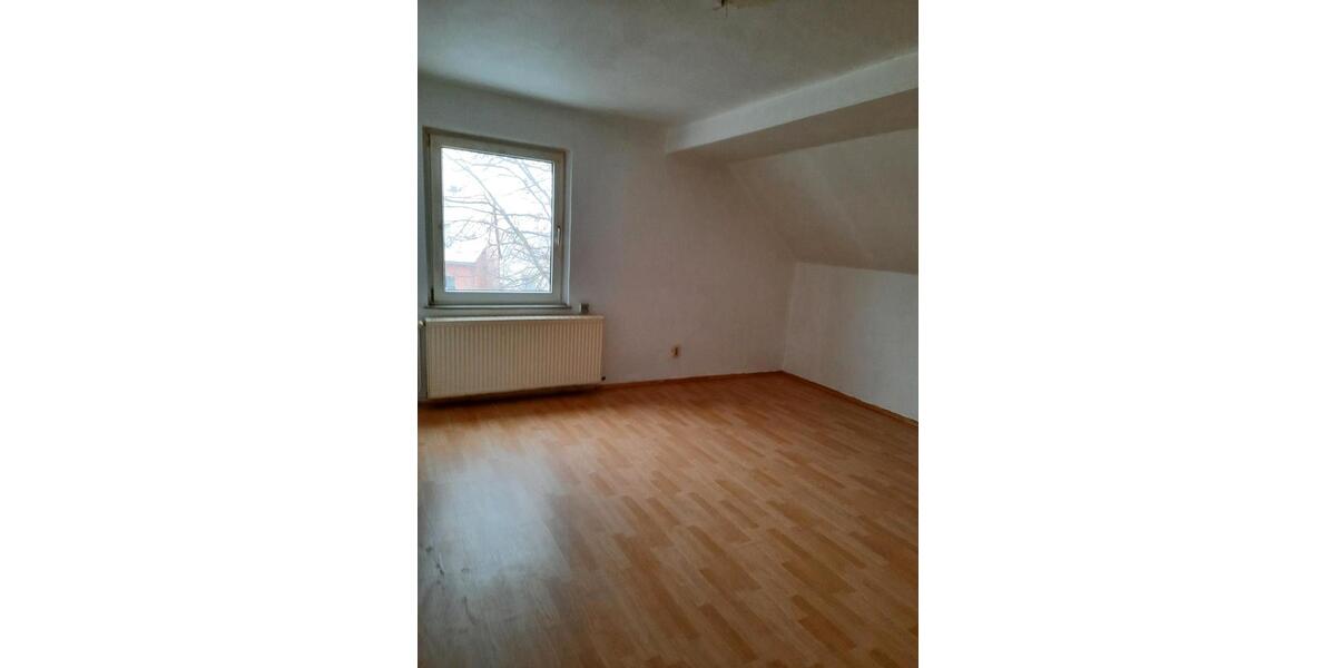 Dachgeschoßwohnung Schöningen - 4 Zimmer, 80 m&sup2;, 400&euro; | Angebot:24766409