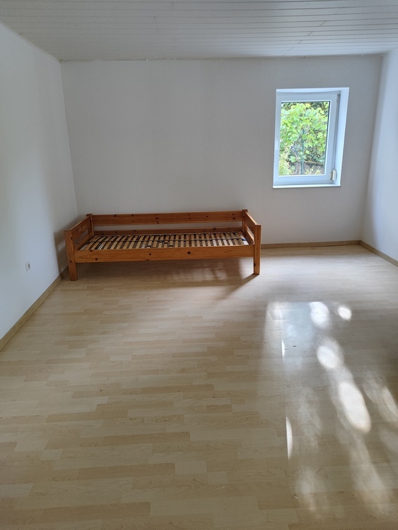 HELLES Zimmer ZUR UNTERMIETE