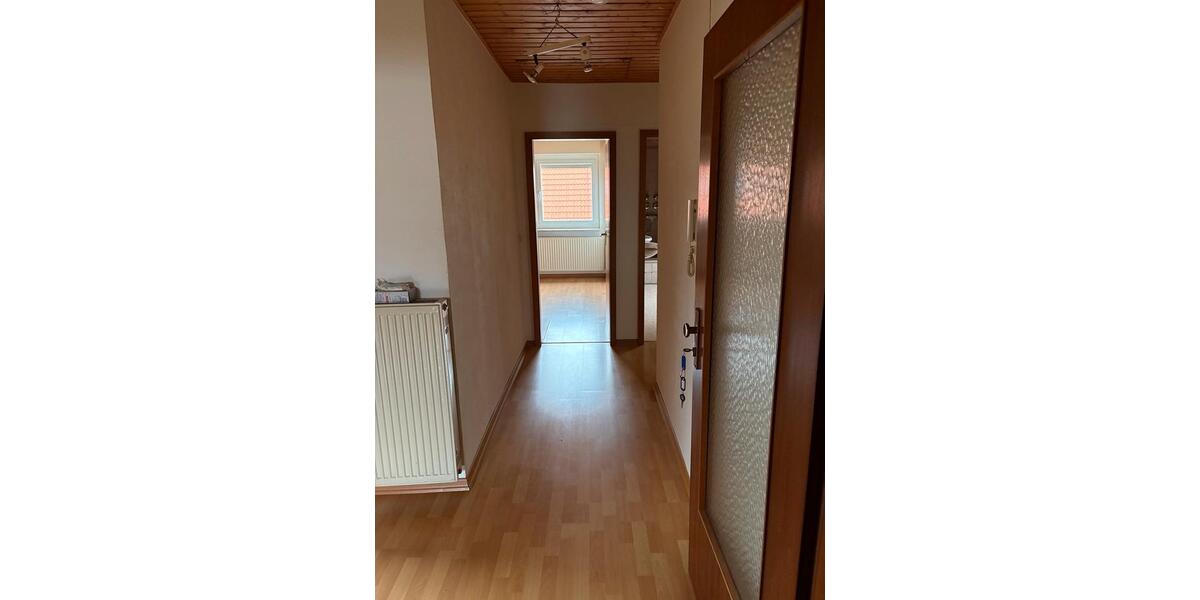 Dachgeschoßwohnung Wölfersheim - 3.5 Zimmer, 100 m&sup2;, 1.200&euro; | Angebot:25123893
