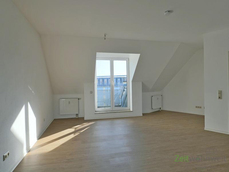 (12536_74) MGN: sonnige Dachwohnung mit 2 Balkons in der Heimstraße, Hausmeisterdienste inklusive, EBK mgl. 3 zimmer