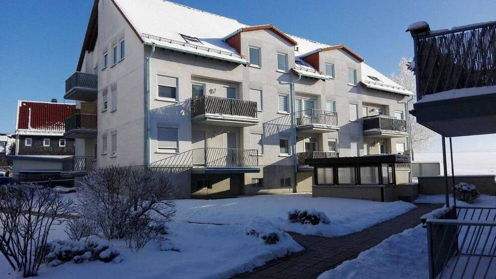 Gepflegte 2-Zimmer Wohnung im Grünen mit EBK, Balkon, Keller und TG-Stellplatz