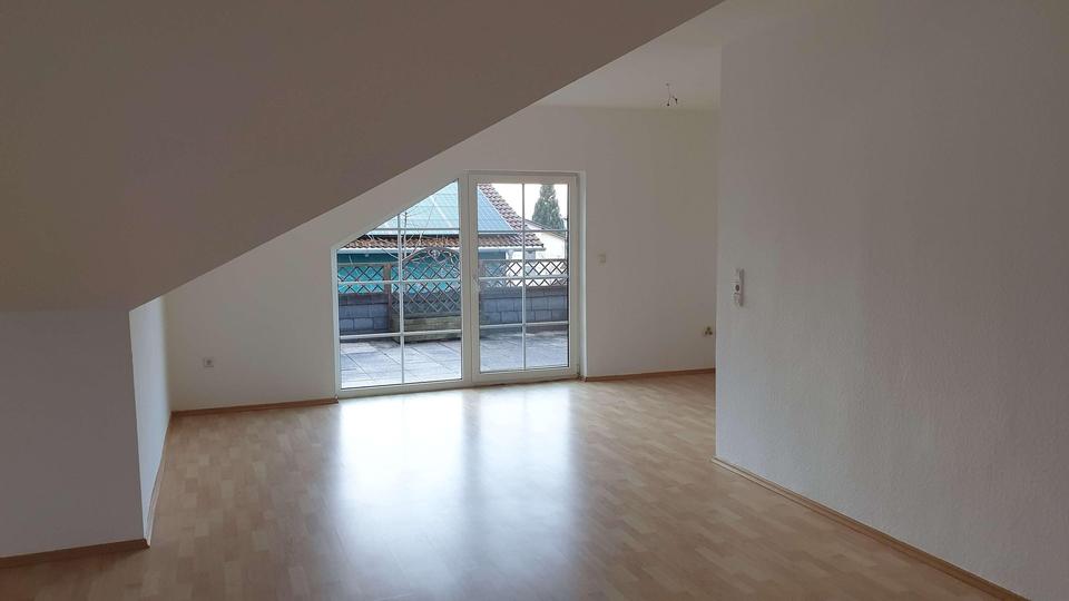 Dachgeschoßwohnung Langgöns - 3 Zimmer, 120 m&sup2;, 950&euro; | Angebot:26646129