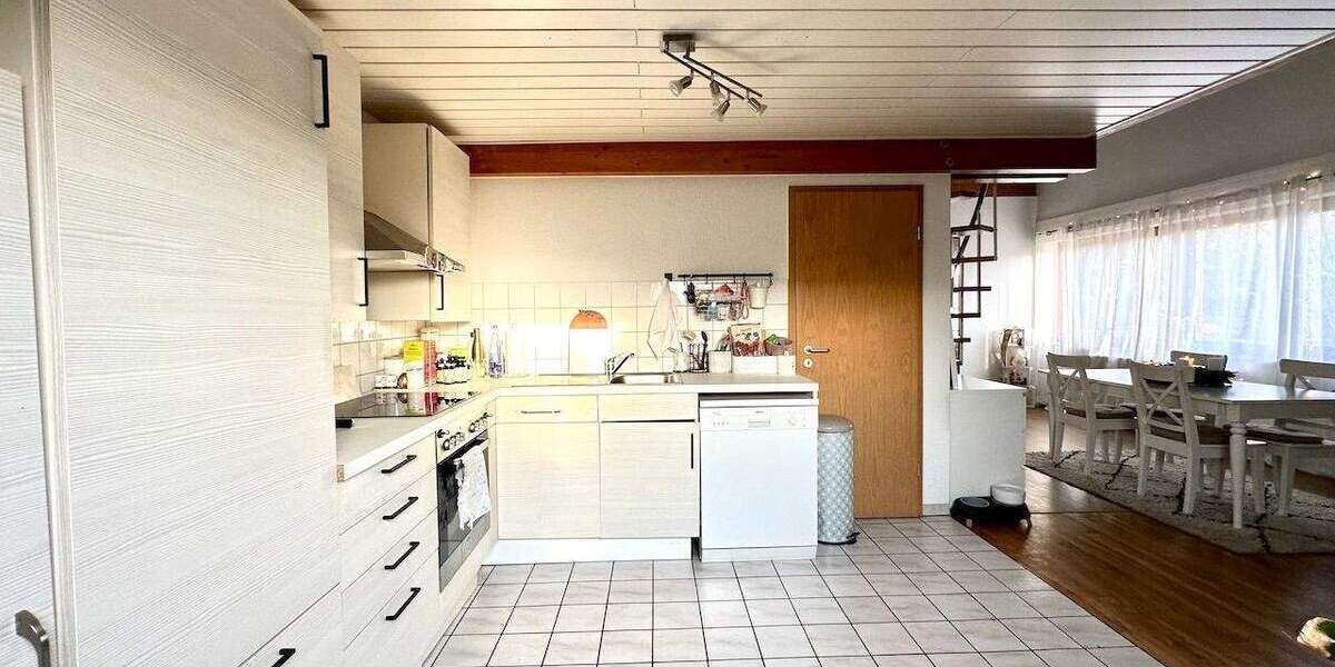 Gut geschnittene Dachgeschosswohnung in beliebter Wohnlage 2 zimmer