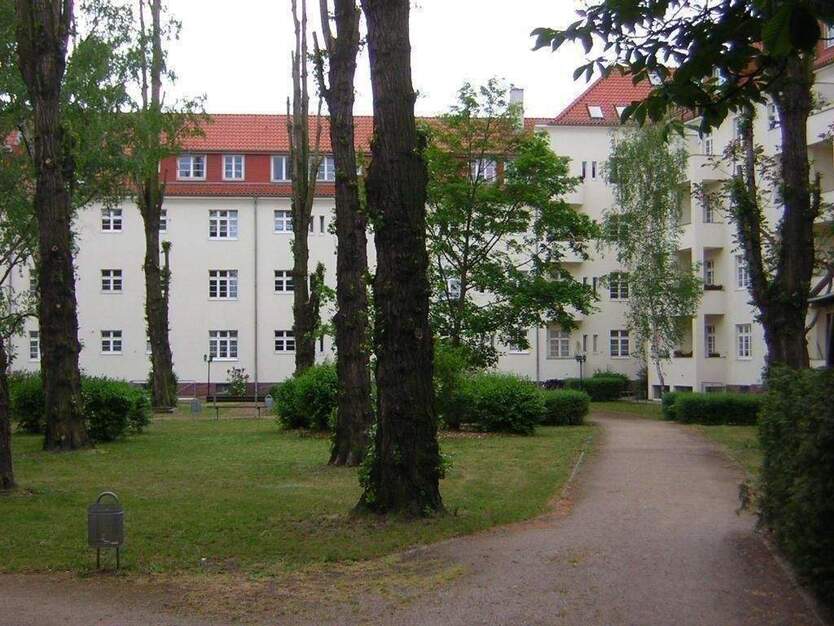 Sonnige 2-Zi-DG-Whg, Bj 2000, auf einem Altbau, 3. OG 2 zimmer