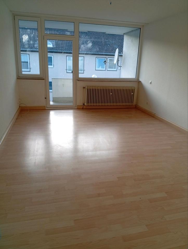 Frisch renovierte 2 Zimmer Wohnung zimmer