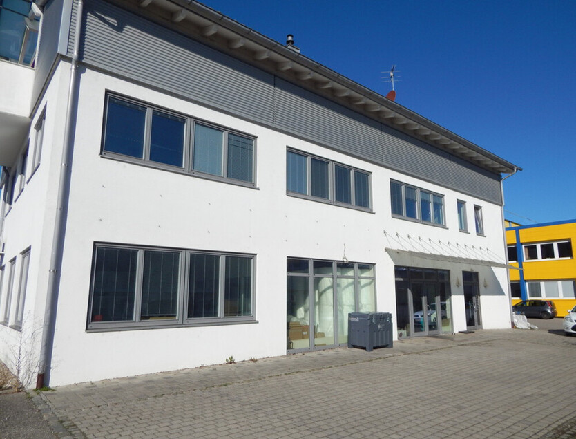 Ausstellungs- bzw. Lagerfläche im Erdgeschoss, mit Büroräumen im 1. OG - in 83395 Freilassing