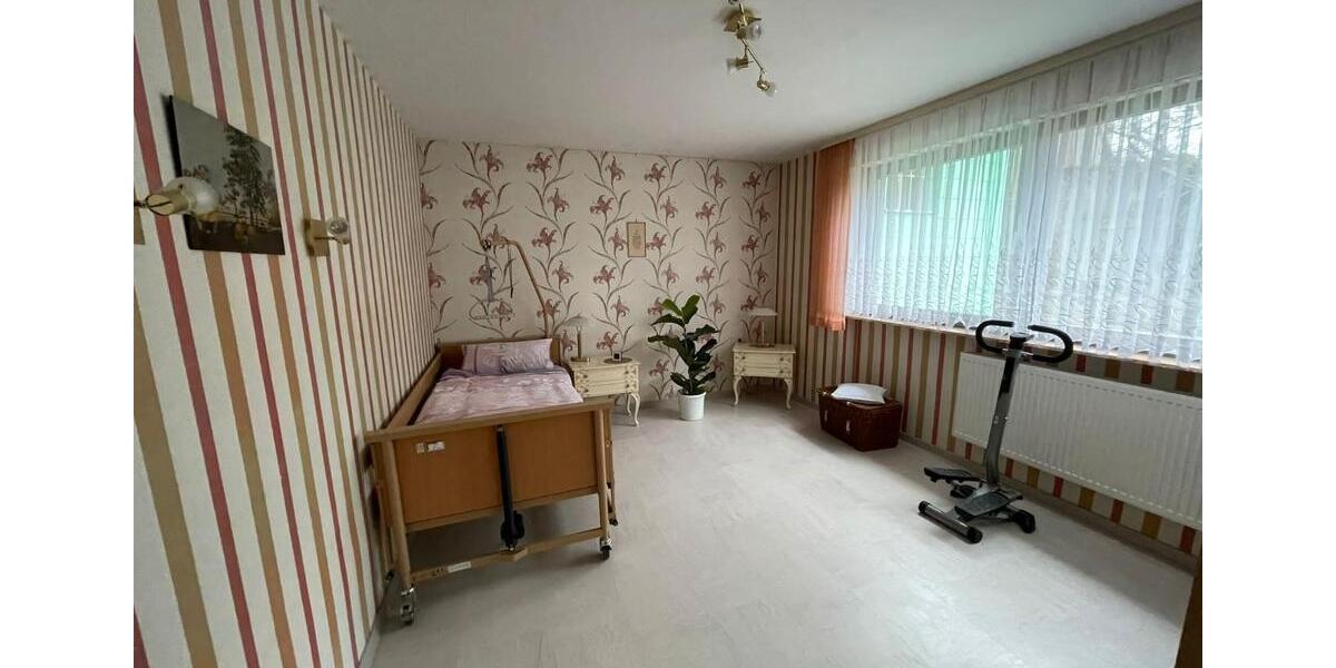 Erdgeschoßwohnung Selbitz - 3 Zimmer, 141 m&sup2;, 690&euro; | Angebot:26040544