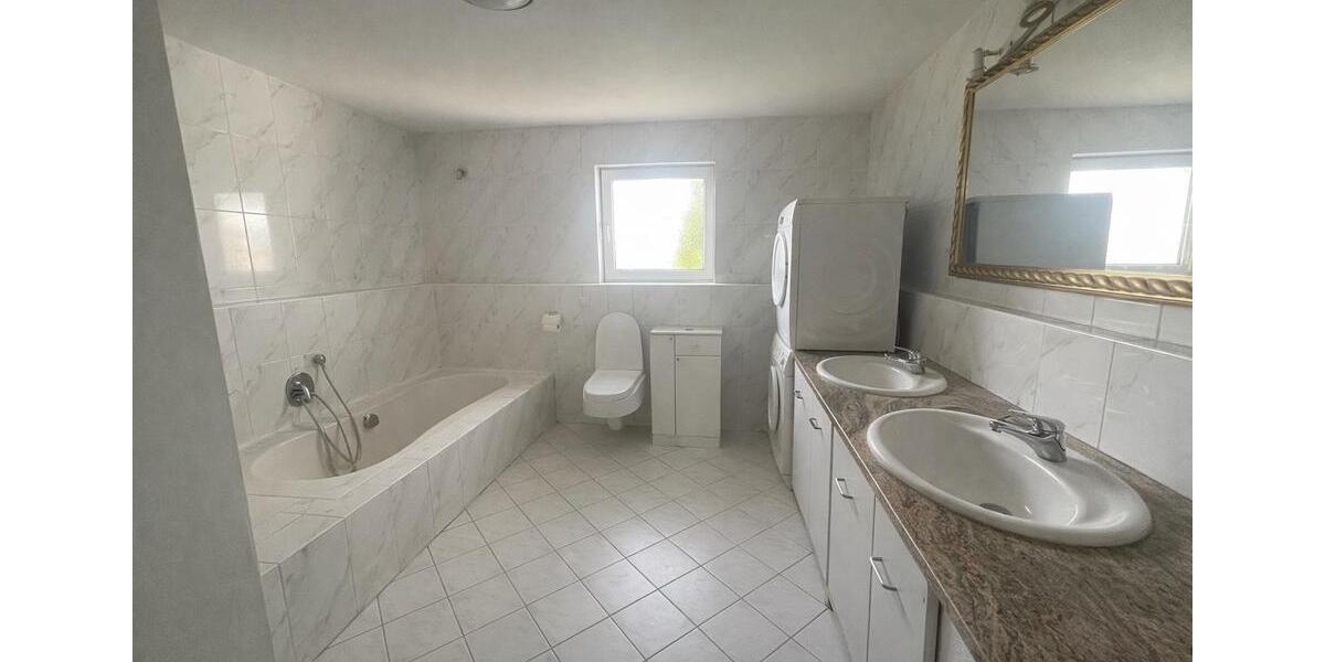 Erdgeschoßwohnung Ochsenhausen - 2 Zimmer, 116 m&sup2;, 1.000&euro; | Angebot:26616861
