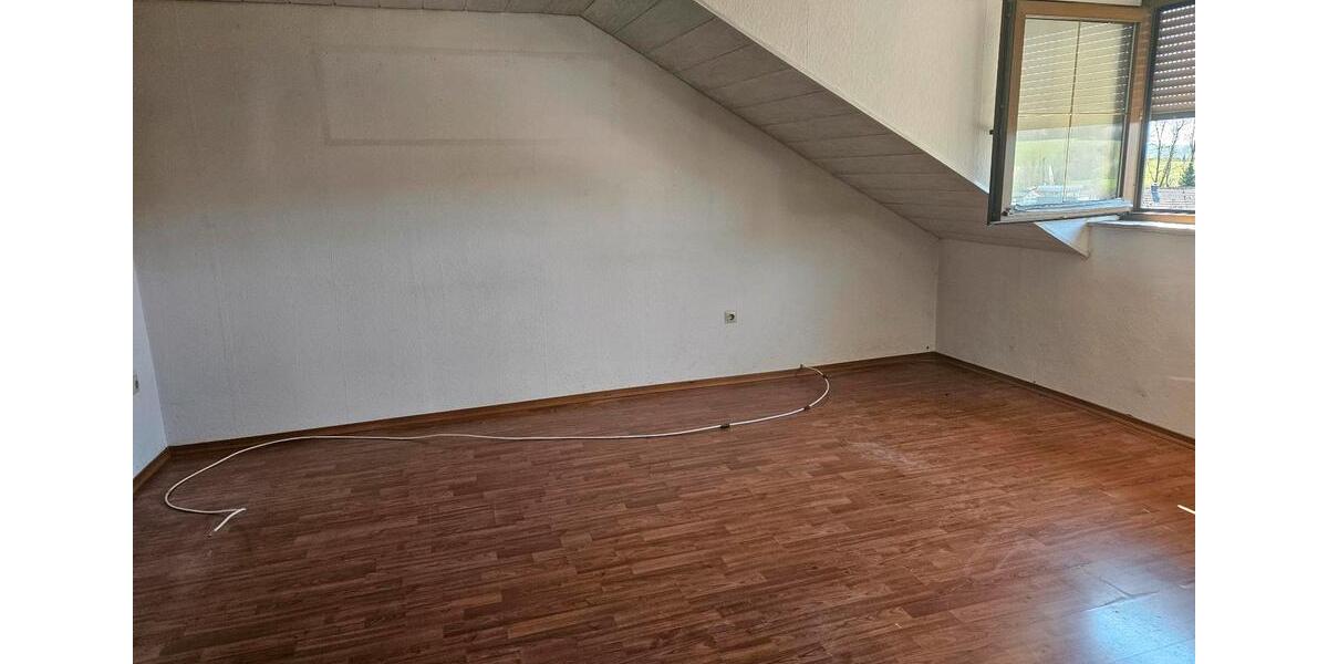 Dachgeschoßwohnung Kirchhaslach Greimeltshofen - 3 Zimmer, 85 m&sup2;, 655&euro; | Angebot:26625190