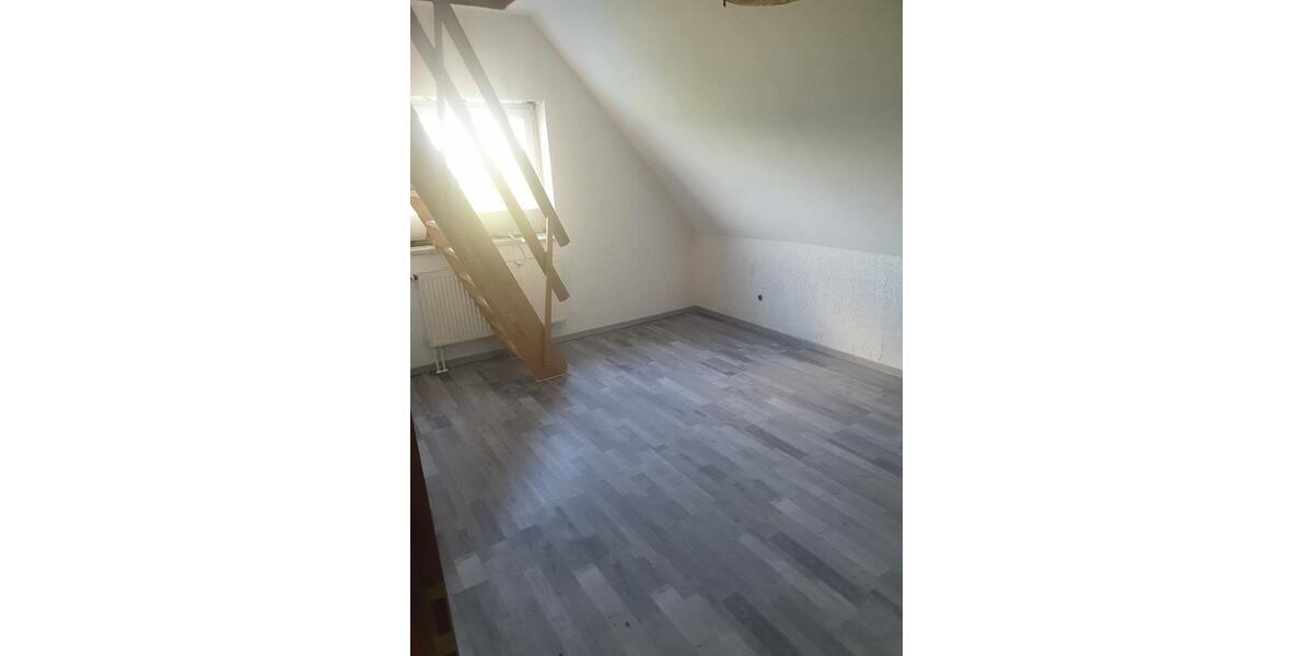Sehr komf., ruhige Wohnung mit EBK,Solar,Kamin,Balkon, Stellpl. 4 zimmer