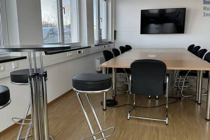 Lichtdurchflutete und moderne Bürofläche mit guter Anbindung in Waldbüttelbrunn 3 zimmer