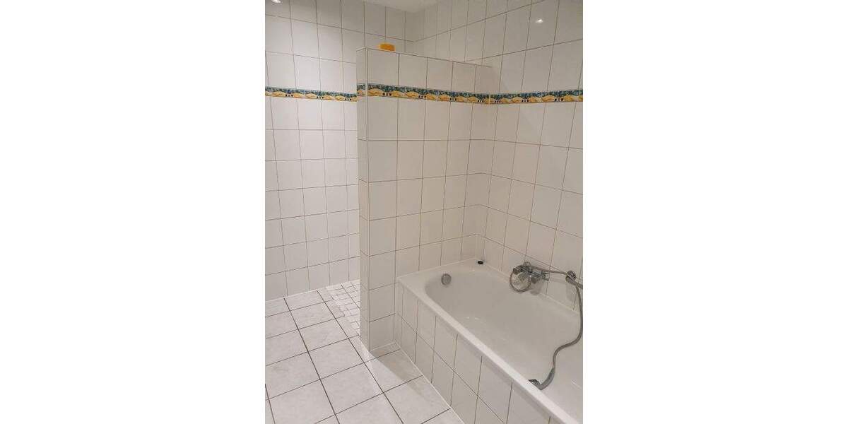 GELEGENHEIT!!! RENOVIERTE 3 ZIMMER ERDGESCHOSS WOHNUNG mit OFFENER KÜCHE + KLEINER TERRASSE in DUISBURG - RHEINHAUSEN - MITTE!!! 3 zimmer