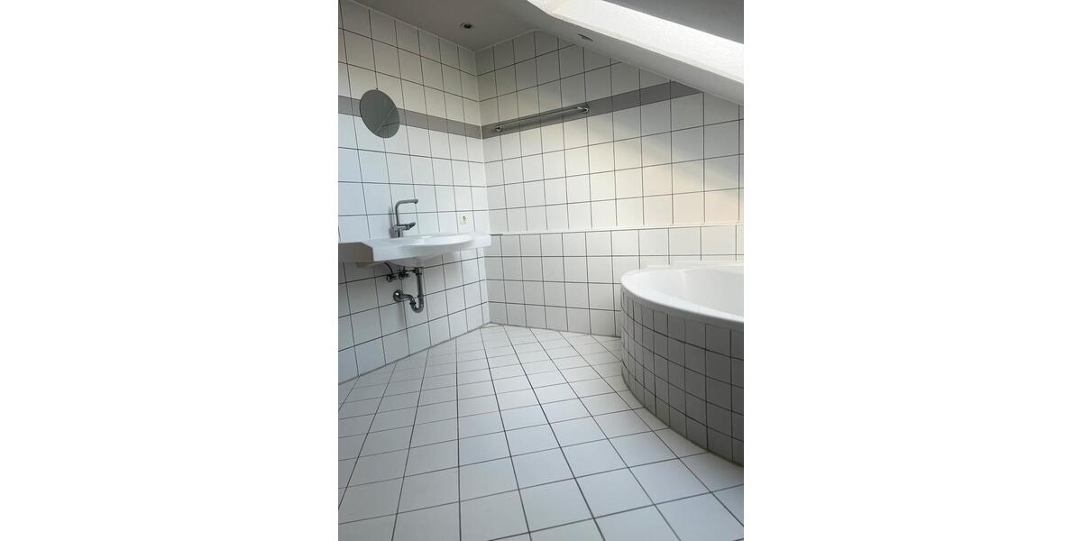Dachgeschoßwohnung Bad Neustadt an der Saale - 3 Zimmer, 75 m&sup2;, 630&euro; | Angebot:26271370