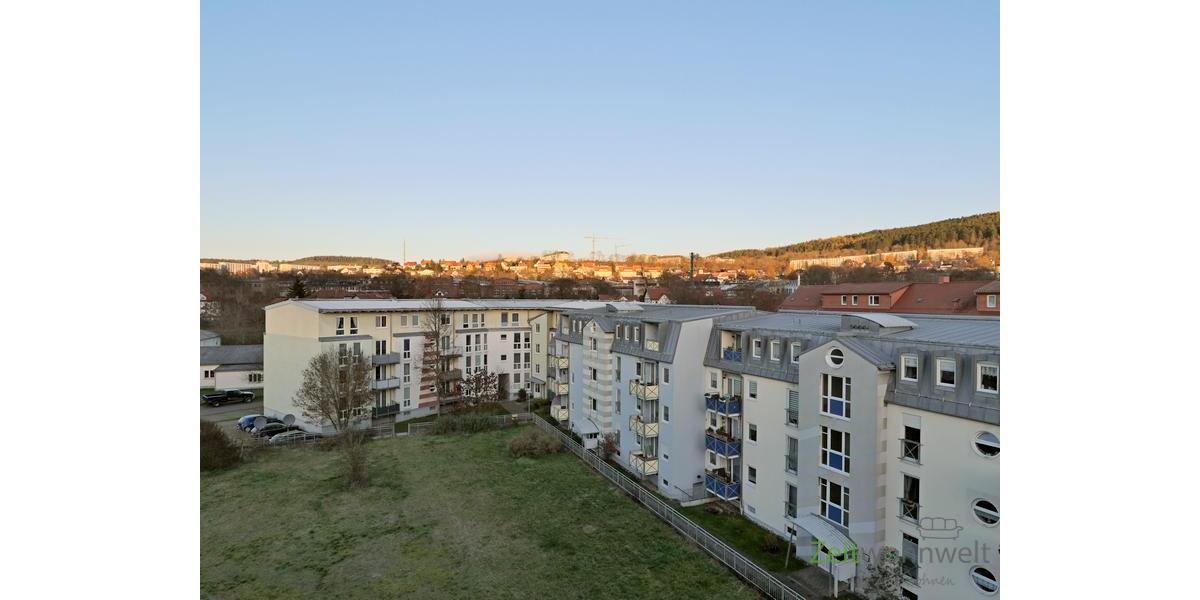 (12537_38) MGN: ruhige 2-Raum-Dachgeschoss-Wohnung mit Aufzug und Balkon zum grünen Innenhof, Hausmeisterservice - Dachgeschoßwohnung Meiningen | Angebot:24791647