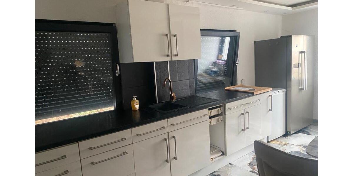 Einfamilienhaus Nürtingen - 6 Zimmer, 250 m&sup2;, 2.500&euro; | Angebot:25047803