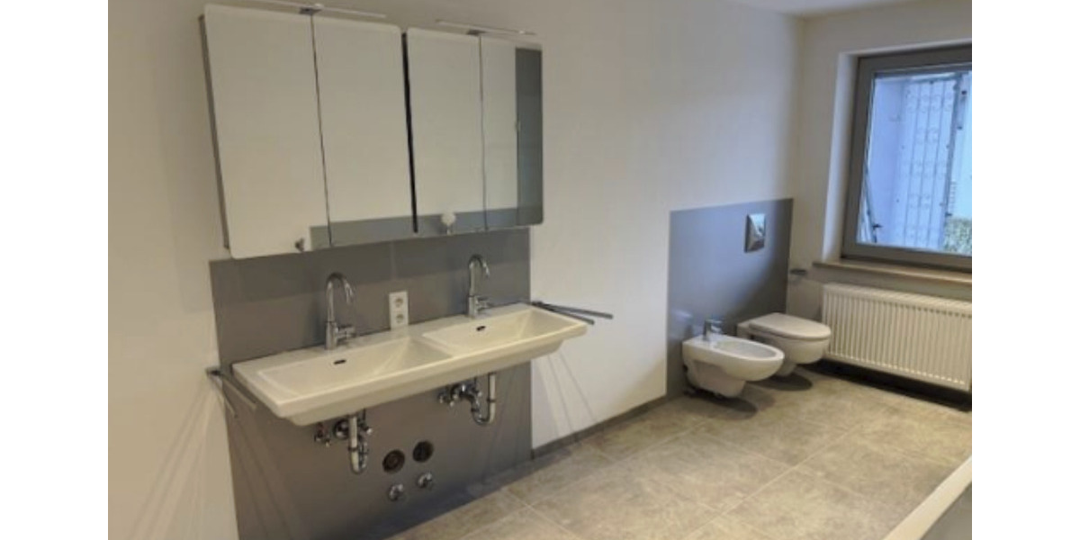 Etagenwohnung Deggendorf - 4 Zimmer, 128 m&sup2;, 10&euro; | Angebot:23839195