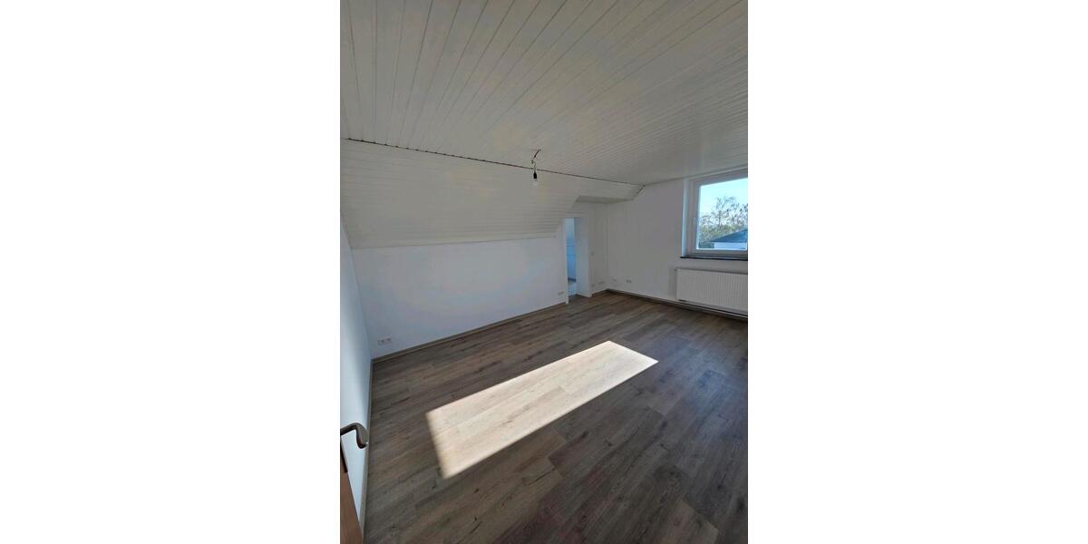 Etagenwohnung Solingen Mitte - 3 Zimmer, 70 m&sup2;, 680&euro; | Angebot:25933003