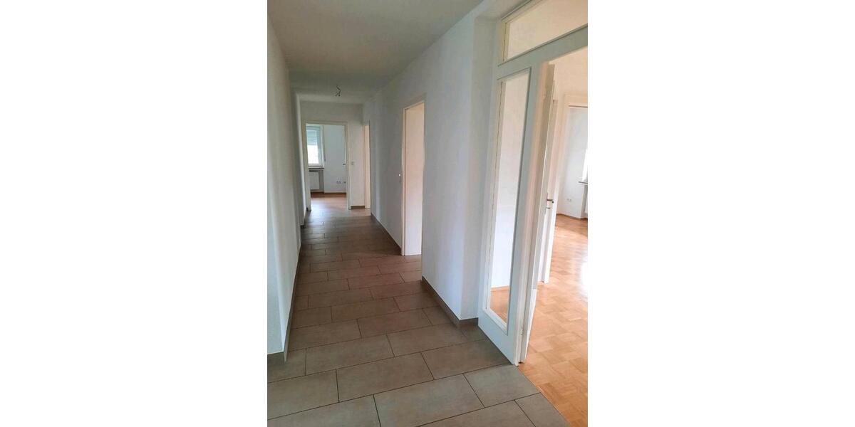 Erdgeschoßwohnung Ellwangen (Jagst) - 4 Zimmer, 96 m&sup2;, 1.000&euro; | Angebot:26700997