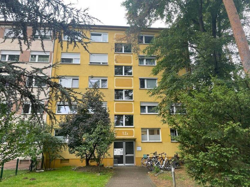 Charmante 3-Zimmer-Wohnung mit Loggia in gepflegtem Mehrfamilienhaus - ab dem 1.9. bezugsfrei