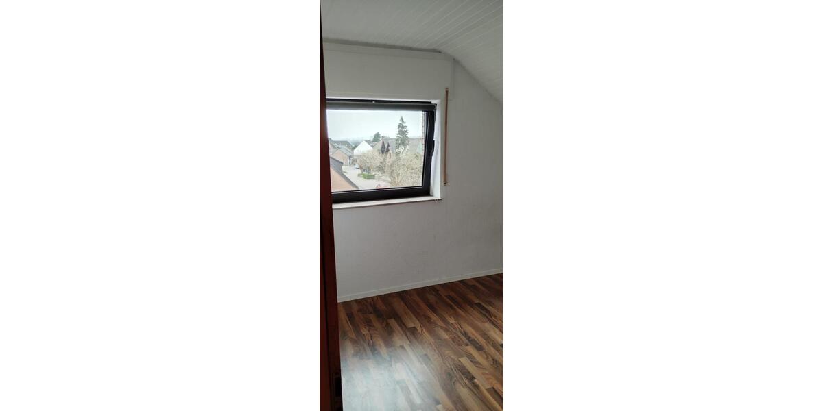 Dachgeschoßwohnung Bergheim Ahe - 3 Zimmer, 71 m&sup2;, 800&euro; | Angebot:25872718