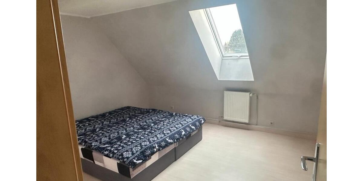 Dachgeschoßwohnung Hecklingen - 4 Zimmer, 115 m&sup2;, 850&euro; | Angebot:25960414