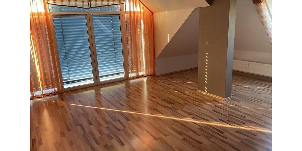 Helle Dachgeschosswohnung in Glauchau mit Balkon 3 zimmer