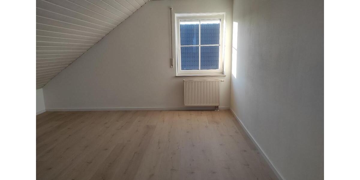 Dachgeschoßwohnung Wettstetten - 3 Zimmer, 85 m&sup2;, 930&euro; | Angebot:26030600