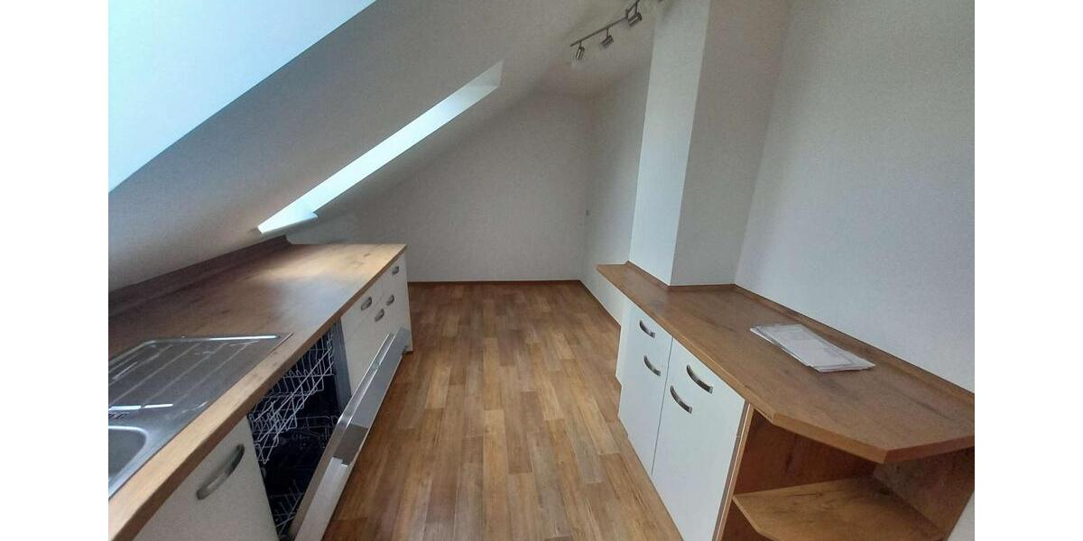 Dachgeschoßwohnung Rehau - 3 Zimmer, 65 m&sup2;, 400&euro; | Angebot:26253173