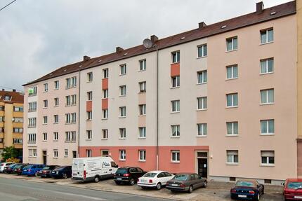 Renovierte 2- Zimmer- Wohnung in zentraler Lage