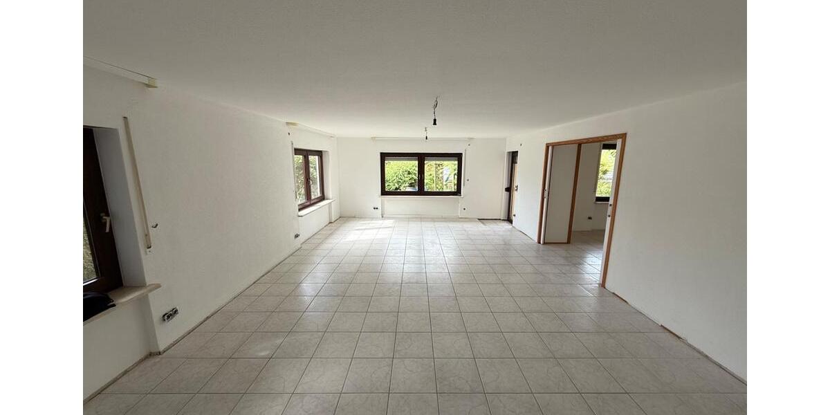 Frischrenovierte 3-Zimmer Wohnung mit großzügigem Garten 3 zimmer