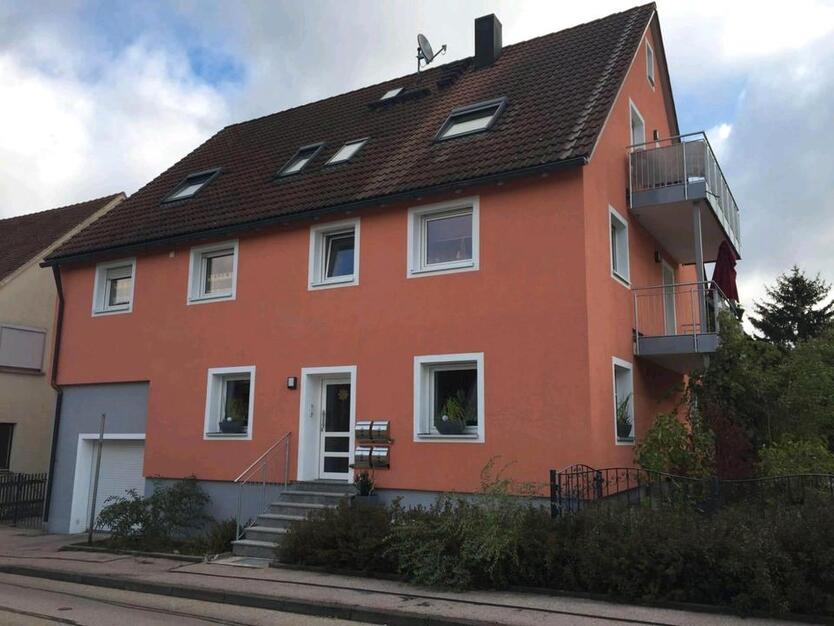 Schöne helle Maisonette Wohnung mit Südbalkon