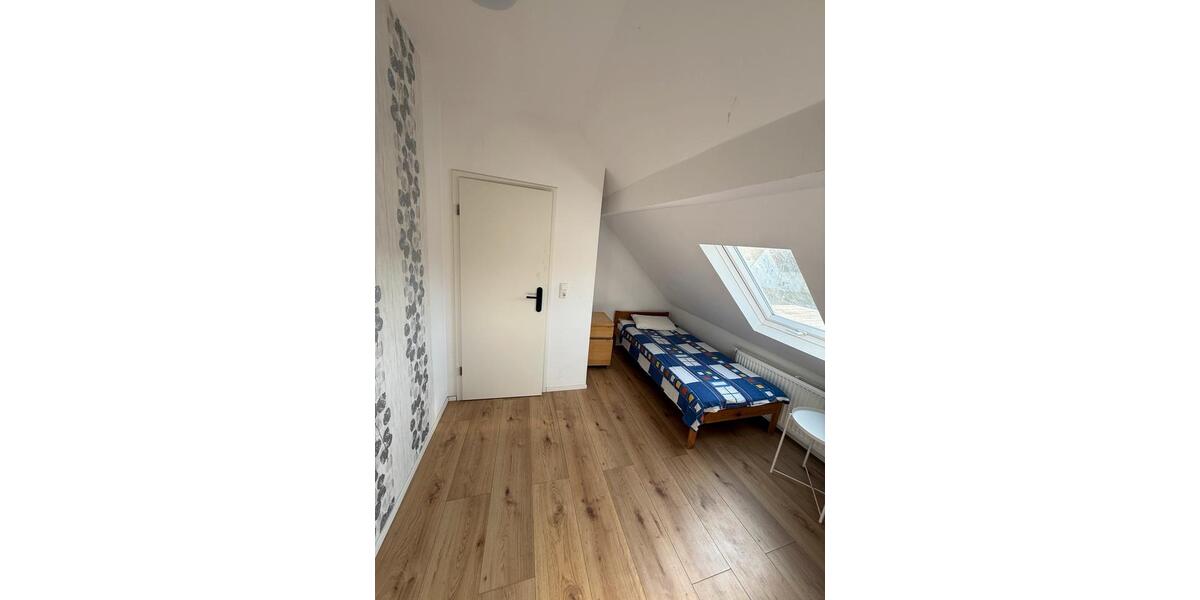 Dachgeschoßwohnung Schmitten im Taunus - 4 Zimmer, 100 m&sup2;, 900&euro; | Angebot:25258418