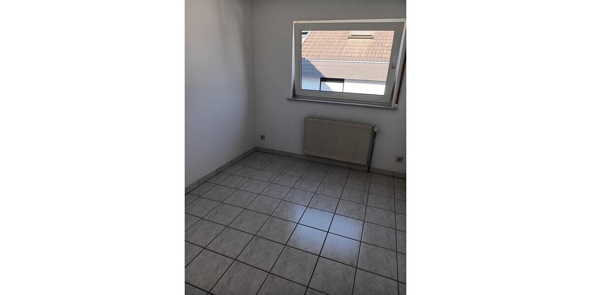 Dachgeschoßwohnung Schwalbach - 3 Zimmer, 55 m&sup2;, 640&euro; | Angebot:25771842